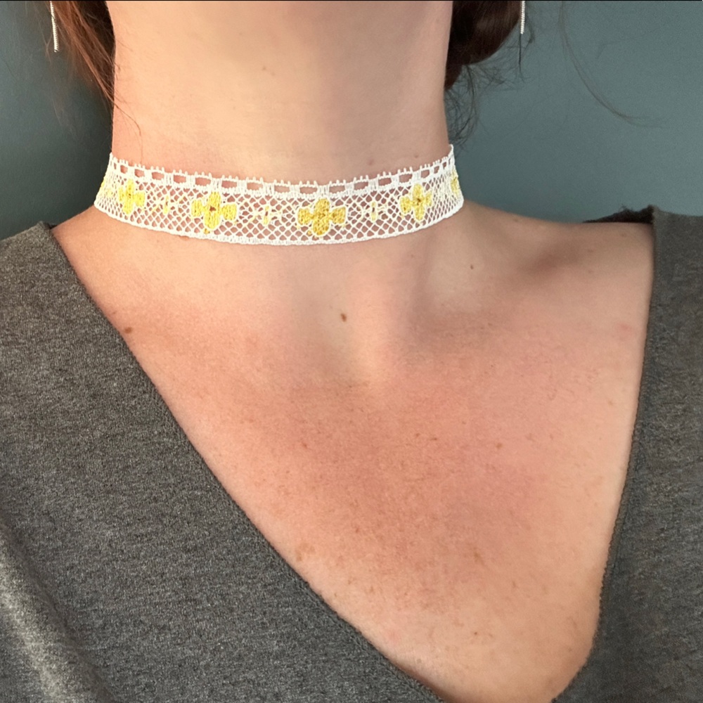 Elegant White and Yellow Lace Choker Necklace